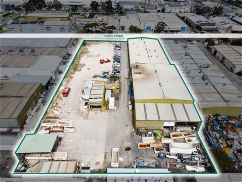 Cameron tem o prazer de apresentar 7-9 Cahill Street, Dandenong South para venda. Esta propriedade representa uma oportunidade valiosa para garantir uma propriedade significativa de 9.605 m² em um momento em que a disponibilidade de terras industriai...