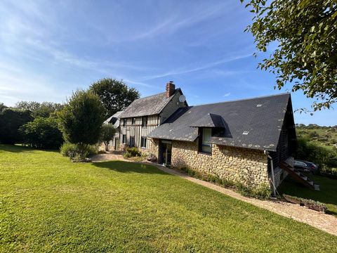 Située à Cambremer, cette très belle maison normande entièrement rénovée profite d'un emplacement idéal dans cette charmante commune située au cœur du pays d'auge, renommée pour son dynamisme et son authenticité, à seulement 30 minutes des plages. À ...