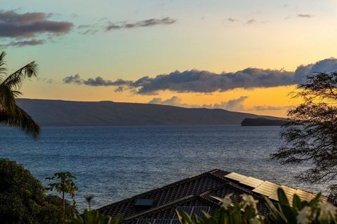 Modern in Makena Landing... Ergreifen Sie die Gelegenheit, den Makena-Lebensstil in diesem außergewöhnlich renovierten, modernen 3-Bett/3-Bad, voll möblierten Executive-Haus zu erleben. Das Anwesen wird durch einen luxuriösen Pool und ein Spa sowie e...