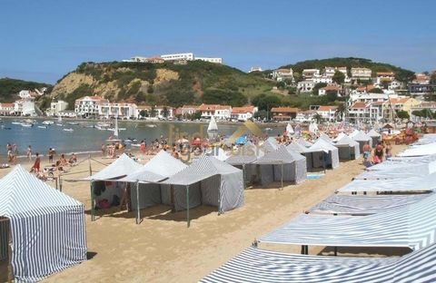 Traumhafte 1-Zimmer-Wohnung im schönen Dorf São Martinho do Porto, mitten in der Avenida Marginal, direkt am Strand. Diese prächtige luxuriöse private Eigentumswohnung, einzigartig, bestehend aus 5 Blöcken mit jeweils 4 Etagen, mit T1-, T2- und T3-Ap...