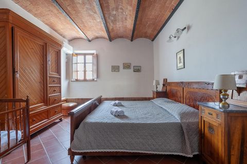 This Tuscan agriturismo lies 30 km North-west of Volterra in the heart of Tuscany is where you will find the village Peccioli. Ideal for a small family or a group, you have a swimming pool, shared, for enjoying a refreshing dive and a furnished garde...