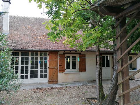 In de buurt van Verdun aan de Doubs, Aan de oevers van de Doubs, Ideaal voor een tweede huis, Dit kleine oude huis, halfvrijstaand aan één kant, heeft een keuken, een woonkamer, 2 slaapkamers en een doucheruimte. Het interieur van de woning dient ver...