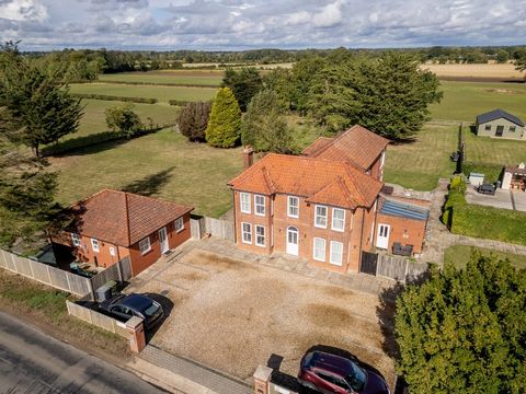 With a setting west of the sought-after village of Mattishall, Glenthorne represents an opportunity to purchase an elegant brick built detached family home standing in grounds of 1.8 acres (stms) with a wonderful rural outlook, along with three log c...