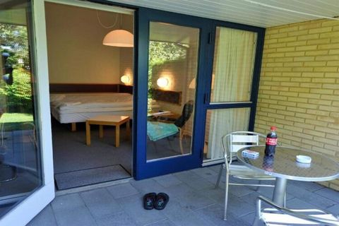 Studio-Apartment mit 40 m² Wohnfläche sowie eigener Terrasse mit Gartenmöbeln. Alle Ferienwohnungen verfügen zudem über einen kleinen Vorraum mit Esstisch und Kleiderschrank. Größeres Wohnzimmer mit Sitzmöbeln. Doppelbett aus Boxmatratzen, ggf. teilb...