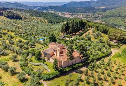 Magnífica Villa do século 16 com jardim italiano e piscina nas colinas florentinas Aninhada entre as charmosas colinas florentinas, a poucos quilômetros de Florença, encontra-se esta esplêndida vila histórica do século 16, uma autêntica joia arquitet...