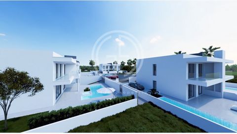 Welcome to Sorrisa o Sol, a development offering a peaceful and comfortable living experience right in the center of Algoz, near Guia and Albufeira. This project includes 7 villas: 3 detached and 4 semi-detached on one side. All feature four bedrooms...