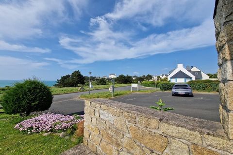 Piccola casa bifamiliare modernamente attrezzata con una splendida vista sul mare. A seconda dell'ora del giorno e della posizione del sole, due terrazze invitano a rilassarsi, prendere il sole e gustare piacevoli pasti all'aperto. La vostra casa vac...