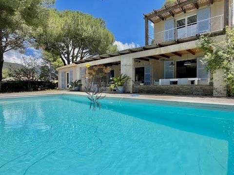 The Bastia Balagne agency offers for sale in the town of Saint-Florent, a house of 115m2 completely renovated on a plot of approximately 1383m2 It consists of a living room, a fitted and equipped kitchen giving access to the covered terrace of approx...