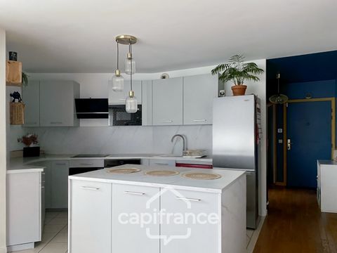 Venez découvrir ce spacieux appartement denviron 84 m², idéalement situé à Lognes, à deux pas du RER A, mais aussi de toutes commodités avec un accès rapide vers Paris et Marne-la-Vallée. Passer lentrée, vous y découvrirez une belle cuisine américain...