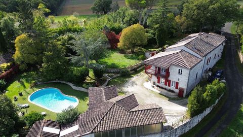 A very special renovated property located in a quiet hamlet near to Roquecor, with 6 bedrooms, 3 bathrooms, 1 shower room and a super pool with pool house and summer kitchen. There is also the possibility of creating a gite and guest apartment. The p...