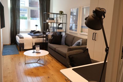 Enjoy a stylish experience in a luxuriously modernised old building. The Kiel Fjord/Baltic Sea is just a few minutes' walk away, as are the main railway station and the city centre with its numerous cultural institutions, sights, shopping centres and...