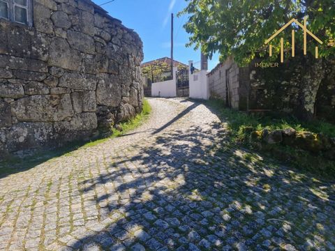 Steinhaus zum Wiederaufbau in ruhiger Umgebung Möchten Sie in Immobilien investieren, in ländliche Unterkünfte? Suchen Sie nicht weiter! Wir präsentieren diese charmante Steinvilla in São Martinho das Moitas, São Pedro do Sul. Diese Immobilie bietet ...