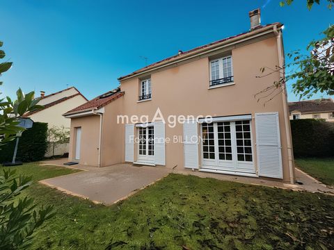 Charmante maison de 130 m² (142 m² au sol), idéalement située dans un quartier paisible et recherché, à 5 mn en voiture de la gare de Verneuil Vernouillet (ligne J Saint Lazare futr RER E), des écoles et commerces. Profitez d’une entrée accueillante ...