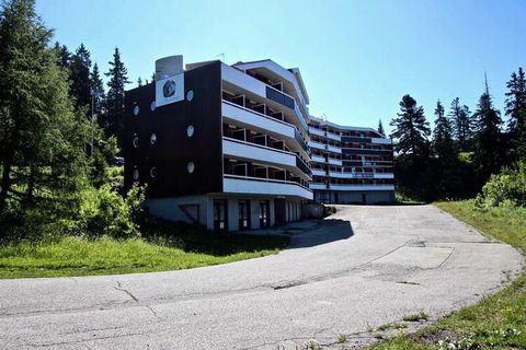 La résidence se trouve à Chamrousse 1750 (Roche Béranger). Copropriété à proximité des pistes, des commerces Résidence avec ascenseur de 5 étages et 107 logements. Studio de 21m², au 4ème étage avec balcon exposé Sud-Ouest. Moquette dans tout l'appar...