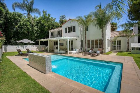 Absolut wunderschönes Haus mit 5 Schlafzimmern und komplett privatem Garten, Pool und Spa im bewachten Westridge, Calabasas. Der Haupteingang ist wohl der beste Grundriss in Westridge und öffnet sich zu einem weitläufigen, luftigen Foyer mit großen, ...