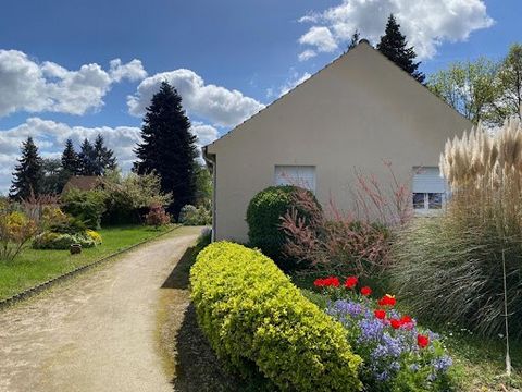 45700 PANNES - Limit VILLEMANDEUR, quiet residential area, Karine MAMANE invites you to discover on a wooded plot of 2087 m2, this charming house of 110 m2 + Veranda of about 15 m2, including 4 BEDROOMS - The property has an entrance through a 1st ve...