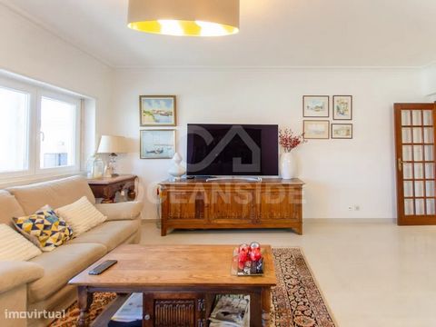 Ruimte, rust, locatie en uitzicht op zee is wat dit appartement met 3 slaapkamers in Galicië, Estoril, u tegelijkertijd biedt. Maar er is meer: het heeft een garage, een berging van 15 m2 en ligt op 1 km van het strand. Een paar jaar geleden gerenove...