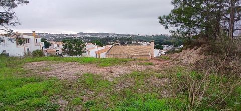 For those seeking a unique space to build their ideal home, we present this magnificent plot located in one of the most coveted and peaceful areas of Sesimbra, Semanito. This lot offers stunning, unobstructed views, combining privacy and tranquility ...