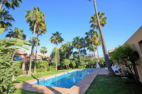 Located in Nueva Andalucía. ATTENTION INVESTORS!!! Fantastic semi-detached villa on the corner in a gated community, Nueva Andalucia. The villa is located a few meters from prestigious golf courses such as Los Naranjos and Las Brisas. The house is ve...