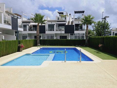 Schöne Erdgeschosswohnung in einer sehr beliebten Gegend in Pilar de la HoradadaSchöne Wohnung zum Verkauf in der Urbanisation 'Lamar Resort' mit vorderer und hinterer Terrasse in Pilar de la Horada an der Costa Blanca! Gepflegte Urbanisation, komple...