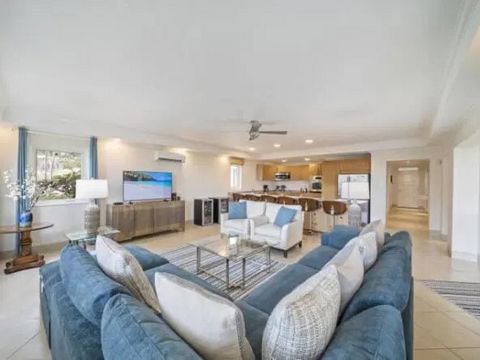 Te koop - De condominiums in Palm Beach, Unit 104. Dit prachtige condominium met drie slaapkamers, drie en een half bad wordt volledig gemeubileerd te koop aangeboden, waardoor een unieke kans ontstaat om een appartement aan het strand aan de zuidkus...