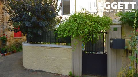 A31338SUG24 - Une jolie maison de 2 chambres, nichée parmi d'anciennes maisons en pierre dans un très vieux quartier d'un village au bord de la rivière qui possède un magasin de proximité, des restaurants, une pharmacie, un cabinet médical et une éco...