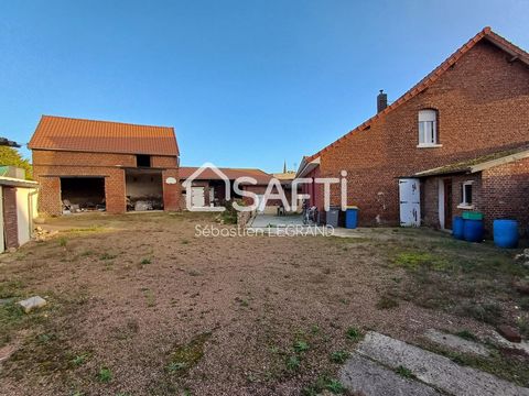 Ancien corps de ferme offrant un potentiel pour les amateurs de grands espaces et de rénovation. Cette propriété se compose d'une maison principale spacieuse et de dépendances, le tout sur une parcelle de 708 m². Caractéristiques de la maison princip...