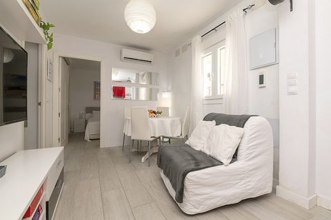 The modern apartment is distributed on two floors and has a cozy living room with air conditioning, Smart TV and satellite channels, where we also find the kitchen with gas stove. To relax, our guests will find 3 air-conditioned bedrooms, two of them...