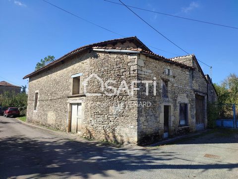 Charmante grange avec dépendance attenante, idéale pour projet de rénovation. Terrain spacieux attenant et parcelle supplémentaire située juste en face, offrant un potentiel d'extension ou d'aménagement. Belle opportunité à saisir pour créer un espac...