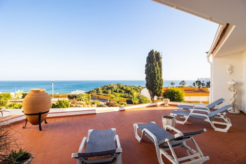 Diese hervorragende 3-Schlafzimmer-Villa befindet sich in einer erhöhten Position mit herrlichem Meerblick im Dorf Salema. Das Anwesen ist auf einer Ebene und befindet sich in einer privilegierten Lage auf einem Hügel mit Blick auf das Meer, nur eine...