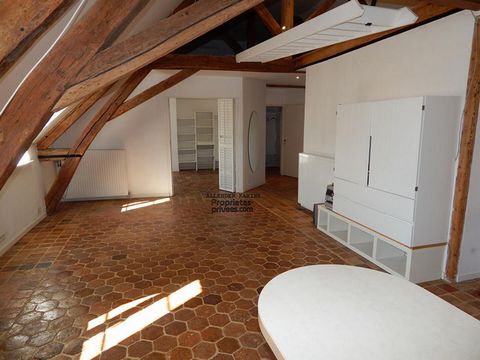 Dans l'Yonne (89) sur la commune de SENS centre ville immeuble d'environ 320m2. Idéal pour profession libéral ou grande famille cette maison vous offre en rez-de-chaussée : un hall d'entrée desservant deux pièces avec wc et lavabo. A l'étage 1 : un a...