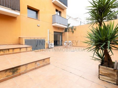 Cozy apartment in the heart of Palafrugell! We present this 50 m² apartment ideal for enjoying the tranquility and comfort that this town offers. Perfect for a person or couple looking for a practical and well-located space. Characteristics: - 1 brig...