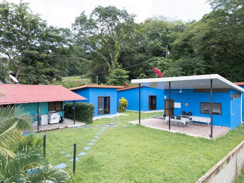 This villa in Matapalo, Guanacaste, just 20 minutes from Tamarindo, is an excellent investment opportunity, combining residence and B&B business. The property includes an 80 m² main house with 2 bedrooms, bathroom, living room, dining room and kitche...