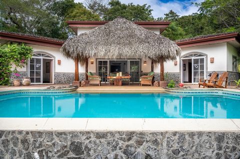 This stunning property in Linderos-Tamarindo, Guanacaste, spans 5,221 m² and includes two houses and a beautiful pool surrounded by lush gardens. The main house (150 m²) has 2 spacious bedrooms with private bathrooms, a mezzanine, a cozy living room,...