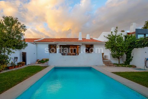 Opportunité unique d'acquérir une maison mitoyenne à Vilamoura, dans l'une des zones les plus recherchées de la région. Cette maison offre confort et sophistication dans chaque détail, avec un emplacement privilégié dans un quartier calme et sécurisé...