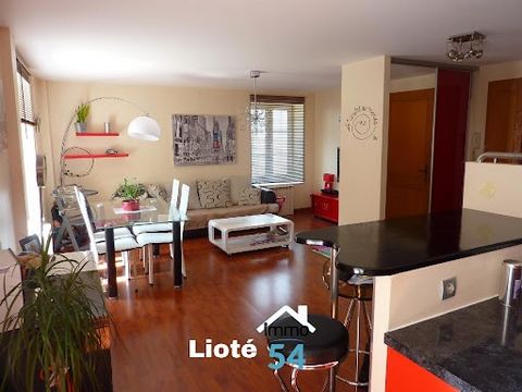 ST NICOLAS DE PORT (54210) Appartement F5 En exclusivité, Sandrine Lioté vous propose, à SAINT NICOLAS DE PORT, un appartement type F5 à conforter. Vous serez séduit par ce jolie appartement triplex de type F 5 à rénover, de 72 m² environ habitables ...