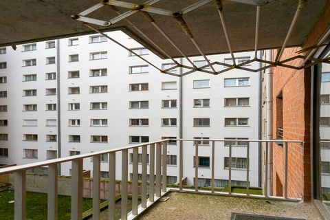 Dans cet appartement de 2chambres à coucher, vous et votre famille peuvent y trouver le calme absolu Du living agréablement aménagé, vous avez une vue superbe sur le murmure de la mer. A la terrasse vous pouvez prendre un bon petit déjeuner ou de se ...