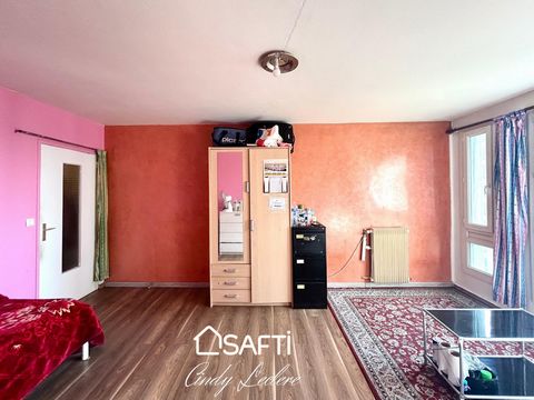 *** SAFTI IMMOBILIER *** Cet appartement de trois pièces d'une superficie de 63 m2 , composé d'un séjour, d'une cuisine équipée, de deux chambres, d'une salle de bain, d'un WC et d'un coin rangement. Une cave complète ce bien. Les nombreux espaces de...