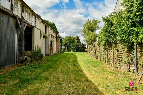 Maïté Montes vous propose ce charmant corps de ferme situé en pleine campagne, parfait pour des projets résidentiels ou professionnels. Le terrain peut se diviser en deux parcelles distinctes de 1 000 m² chacune. Il est possible d'y construire jusqu'...