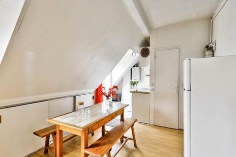 This charming 44-square-meter apartment is nestled in the 3rd arrondissement of Paris, offering a comfortable and peaceful retreat for up to two people. Located on the 6th floor (without an elevator), the apartment features a bright and airy atmosphe...