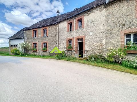 En Exclusivité! Votre Petite Agence Guéret vous propose à la vente cette ancienne maison de campagne à rénover entièrement avec garage attenant. Dépendances + ancienne écurie. Terrain d'environ 1100m2 avec puits et avec vue dégagée. La maison dispose...