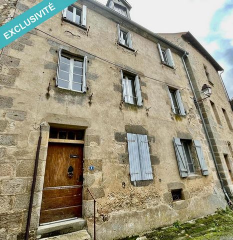 Située à Felletin, au cœur de cette charmante commune, cette maison de bourg à rénover bénéficie d'un emplacement idéal. À seulement 15 minutes d'Aubusson, renommée pour sa tapisserie, et à 50 minutes de Guéret, elle offre un cadre de vie pratique et...