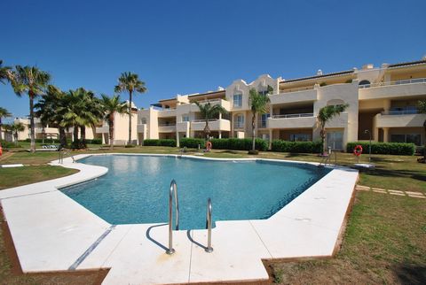 Waarschijnlijk het best gepositioneerde penthouse in Castillo del Cerrado een privé en prestigieus gated complex in Cerrado del Aguila Mijas Costa Dit exclusieve complex heeft slechts 54 appartementen wat zorgt voor een intieme en privé woonervaring ...