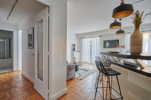 Charmantes Apartment in einem schicken Wohnviertel, 10 Minuten vom Trocadéro, 9 Minuten vom Eiffelturm und 20 Minuten von den Champs Elysées entfernt. In einer grünen Umgebung, 3 Minuten von den Ranelagh-Gärten und dem Bois de Boulogne entfernt, wo S...