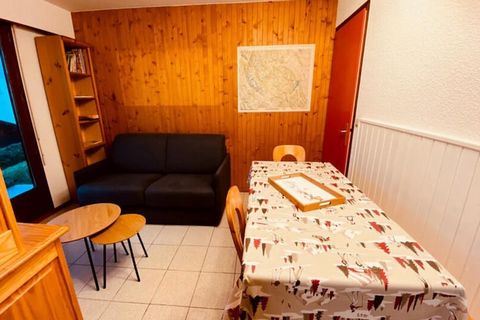 La propriété avec une atmosphère accueillante offre une maison de vacances confortable et bien équipée conçue pour un séjour confortable. Cet appartement de 32,59 m² peut accueillir jusqu'à 4 personnes, comprenant une chambre avec deux lits simples (...