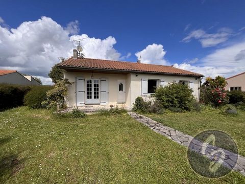 Entdecken Sie dieses charmante einstöckige Haus in Saint-Maxire Eingebettet im Herzen von Saint-Maxire (79410) ist dieser Bungalow aus dem Jahr 1980 eine wahre Oase der Ruhe. Mit einer Wohnfläche von 126,41 m² und einem Grundstück von 1423 m² bietet ...