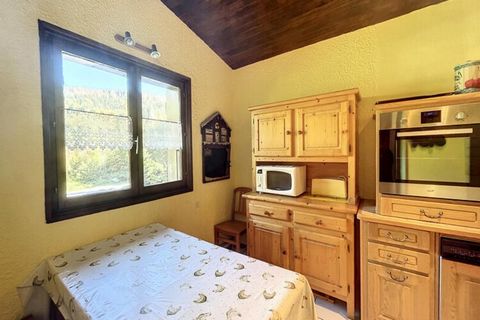 Property along with a charming atmosphere offers a comfortable stay for up to 6 guests. The holiday home features a spacious living area with a sofa bed, ideal for relaxation, and a balcony with scenic views of Mont Blanc and the surrounding landscap...