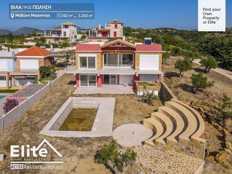 A vendre à Methoni Messénie région Tapia villa de luxe de 2 niveaux, 240 m² sur un terrain de 2240 m². Dans un endroit calme près des pittoresques Methoni et Pylos, le luxe trouve sa forme et son essence dans cette villa unique avec piscine. Une appr...