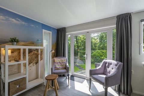 Ontdek deze moderne stacaravan op korte loopafstand van het prachtige strand van Sint Maartenszee, gelegen in het uitnodigende Campanula bungalowpark. De studio is licht en luchtig en beschikt over twee uiterst comfortabele stoelen en een comfortabel...