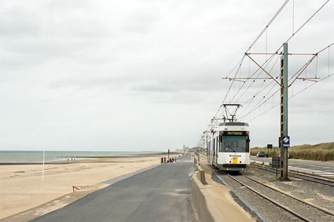 Relájese y descanse en esta elegante y encantadora casa de vacaciones en el dominio Westhinder 2 en Koksijde con 2 dormitorios con capacidad para 4 personas. Aparcamiento privado y jardín cerrado, ideal para una familia con niños o un perro. Equipado...